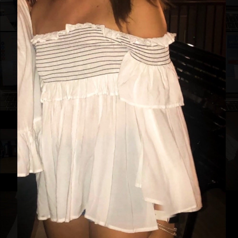 Womens White Flowey top!!